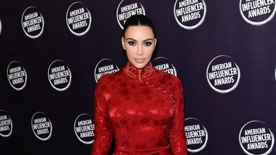Foto: Kanye West Makin Religius, Kim Kardashian Tampil Lebih Tertutup