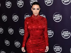 Kim Kardashian Tak Tertarik Selfie Pakai Bikini Lagi