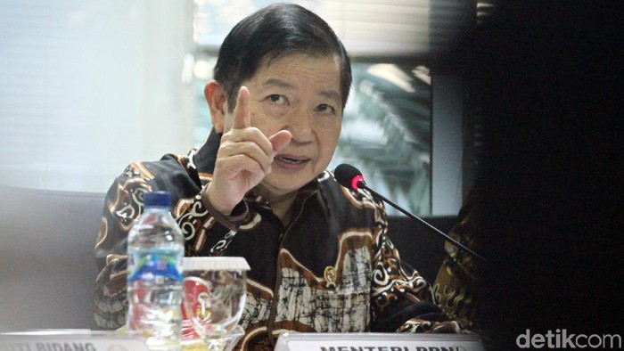 Menteri PPN/Kepala Bappenas Suharso Monoarfa mengikuti rapat kerja bersama Komite I DPD RI. Raker itu membahas Ibu Kota Negara baru.