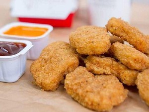 Mantan Pegawai Resto Ini Selundupkan Nugget Selama 2.5 Tahun