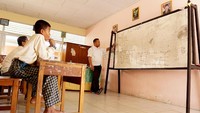 Sejumlah siswa mengikuti kegiatan belajar di Sekolah Dasar Negeri (SDN) 78 di Kota Gorontalo, Gorontalo, Rabu (20/22/2019).