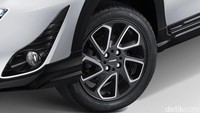 Meski begitu, dengan ground clearance yang lebih tinggi setidaknya membuat Yaris Cross ini bisa menaklukkan jalanan yang tergenang. Untuk diketahui, ground clearance Yaris Cross mencapai 190 mm. Di ASEAN, Yaris Cross untuk saat ini baru ada di Thailand.