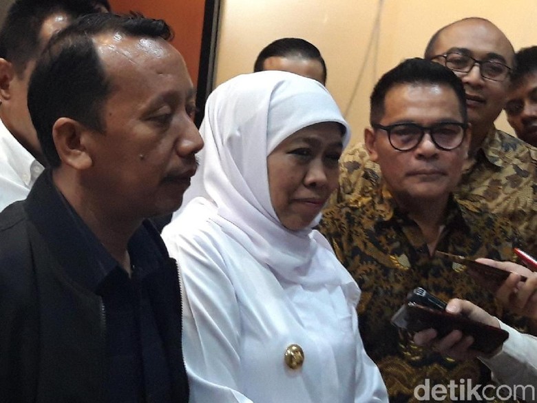 Umumkan UMK 2020, Khofifah Ingin Tingkatkan Industri Bidang Tekstil Umumkan UMK 2020, Khofifah Ingin Tingkatkan Industri Bidang Tekstil