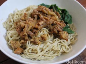 Mie Ayam Kondang: Mie Ayam Gerobakan Lezat Favorit SBY