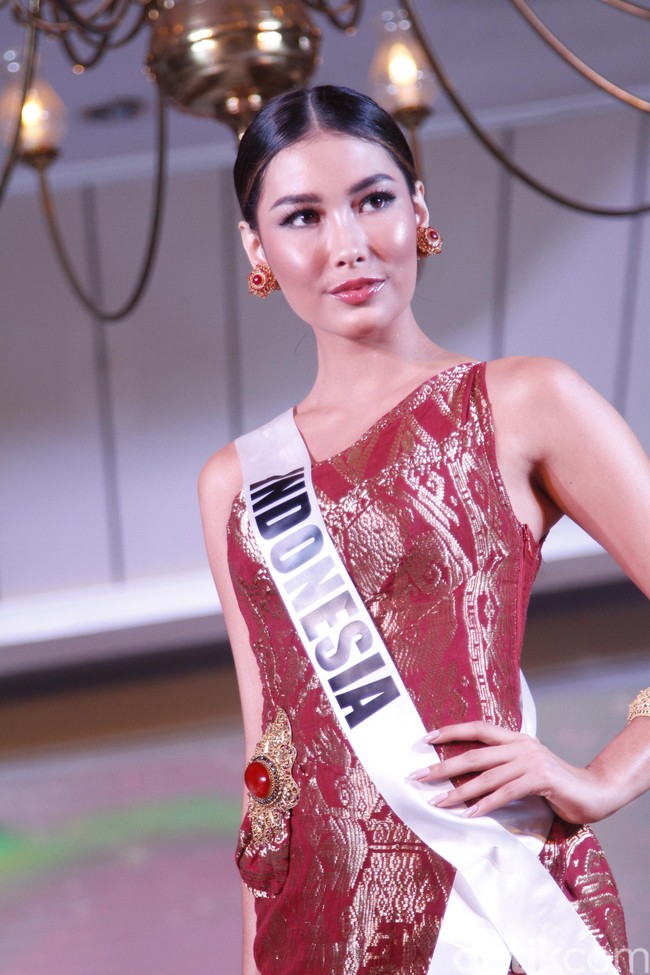 Sebanyak 90 perempuan dari berbagai penjuru dunia berpartisipasi di kontes kecantikan yang memasuki tahun ke-68 ini. Indonesia sendiri diwakili oleh Puteri Indonesia 2019 Frederika Alexis Cull. (Foto: Mohammad Abduh/detikcom)