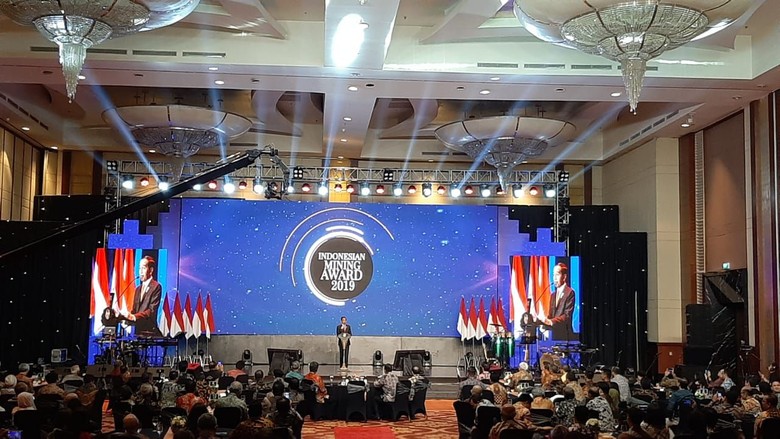 Jokowi: Tambang Tak Bisa Diperbarui, Manajemennya Harus Ramah Lingkungan Jokowi: Tambang Tak Bisa Diperbarui, Manajemennya Harus Ramah Lingkungan