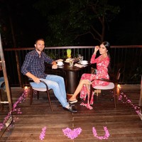 Istri pesepakbola Ilija Spasojevic dikabarkan meninggal dunia. Wanita cantik bernama Lelhy Arief Spasojevic dikabarkan menghembuskan napas terakhirnya di RS Siloam Bali, Rabu (20/11) pukul 00.57 WITA. Pasangan ini dikenal romantis. Keduanya kerap membagikan foto kemesraan mereka. Inilah momen mesra Spaso dan istri cantiknya itu yang tak akan bisa diulang lagi.  Foto: Instagram @lelhyspaso