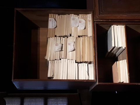 Mengintip Koleksi Buku Kuno di Salah Satu Perpustakaan Privat Tertua Dunia