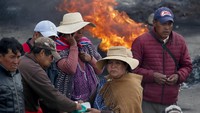 Seorang utusan AS dan kelompok-kelompok gereja berusaha untuk menengahi dialog di antara faksi-faksi Bolivia. Organisasi Negara-negara Amerika pada hari Selasa mengatakan bahwa pemilihan baru harus diadakan sesegera mungkin, dengan mekanisme yang memastikan prosesnya adil.