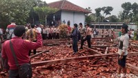 Tampak bangunan aula rata dengan tanah.
