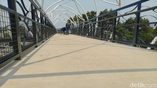 Hampir Rampung, Begini Wajah Baru JPO Jembatan Gantung Daan Mogot