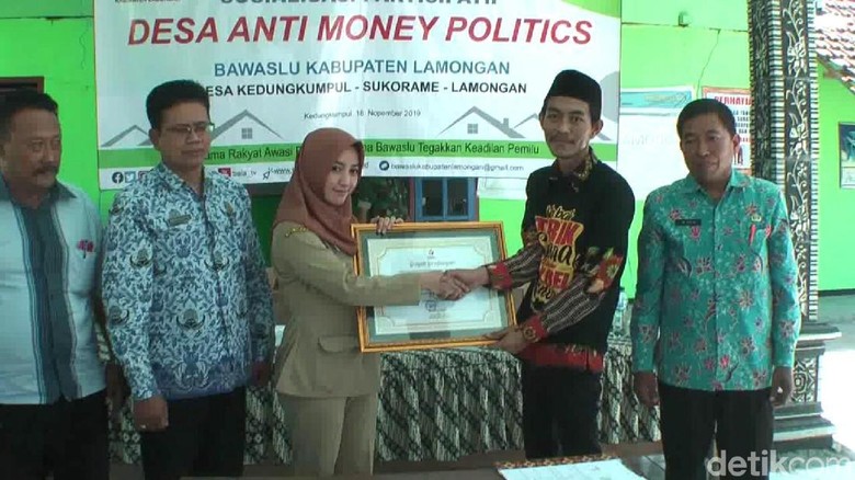 Desa yang Dipimpin Kades Cantik Angely Jadi Pilot Project Anti Money Politic Desa yang Dipimpin Kades Cantik Angely Jadi Pilot Project Anti Money Politic