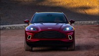 Dari sisi eksterior mobil memiliki desain grill yang berkarakter. Selain itu lampu berdesain oval menambah kecantikan SUV DBX.
