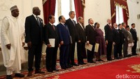 14 dubes yang menyerahkan surat kepercayaan adalah Gustavo Arturo Torres, Sophia Nyamudeza, Mohammad Khosh Heikal Azad, Lambertus Christiaan Grijns, Vincent Piket, Olivier Chambard, Jalal Mirzayev, Apostolos Baltas. Phomma Sidsena, Cameron MacKay, Ernest Mbaimba Ndomahina, Udaya Raj Pandey, Leko Ado, dan Darko Pajovic.