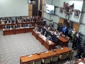 Kapolri Jenderal Idham Azis Rapat Perdana dengan Komisi III DPR