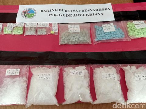 Ribuan butir ekstasi, puluhan gram sabu, dan ganja disita