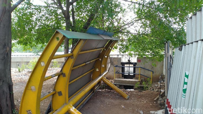 Halte di Daan Mogot Memendek Dimakan Proyek Trotoar, Kini Dicabut Halte di Daan Mogot Memendek Dimakan Proyek Trotoar, Kini Dicabut