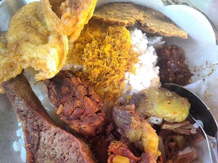 Lupakan Diet, Pagi Ini Paling Mantap Jajan Sego Meduro