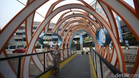 Pemprov DKI Jakarta membangun Jembatan Ketupat yang menghubungkan antarkampung di Petojo Utara, Jakarta Pusat. Gubernur DKI Jakarta Anies Baswedan mengatakan Jakarta bukan hanya sebatas Jalan Sudirman-Thamrin.