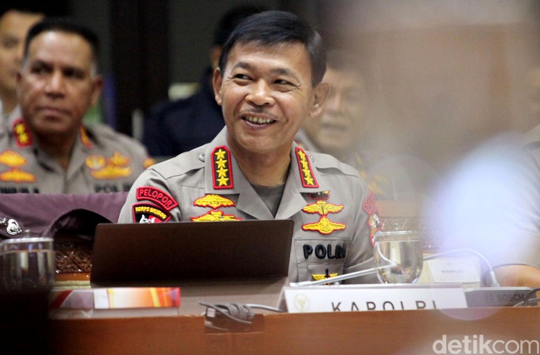 Anggota Komisi III Usul Kapolri Buat Aturan agar Polisi Tak Berperut Buncit Anggota Komisi III Usul Kapolri Buat Aturan agar Polisi Tak Berperut Buncit