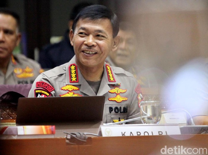 Komisi III DPR pagi ini menggelar rapat kerja dengan Kapolri Jenderal Idham Azis. Ini merupakan rapat perdana Idham Azis sebagai Kapolri.