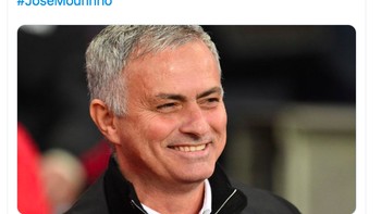 Netizen ini langsung berharap Mou mempersembahkan trofi buat Spurs. Foto: Twitter