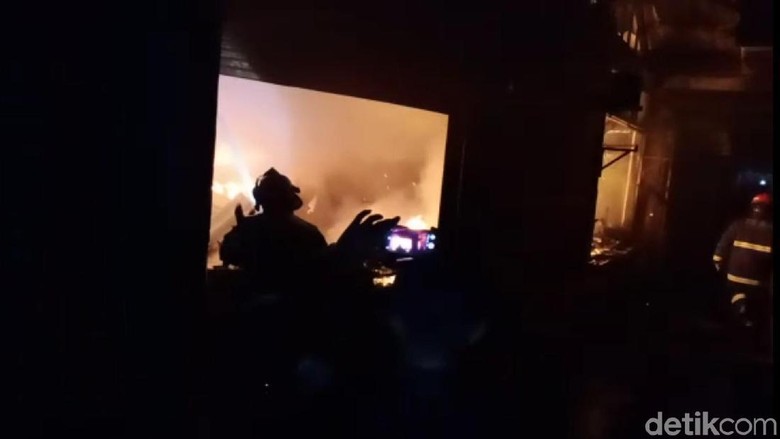 Kios di Pasar Guntur Ciawitali Garut Terbakar Kios di Pasar Guntur Ciawitali Garut Terbakar
