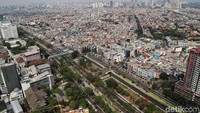 Pada tahun 2013 Jakarta adalah kota terpadat ke 10 dunia dan sekarang berada di posisi 9. Kepadatan Jakarta sendiri tercatat 15.000 jiwa per kilometer di 2017.