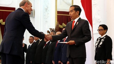 Momen Jokowi Terima Surat Kepercayaan Dubes Negara Sahabat