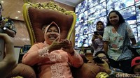 Kejadian itu berlangsung saat Risma bercerita tentang pengalamannya di Afrika selatan. Ia mengaku sempat berkunjung ke makam Syech Yusuf, ulama asal Makassar. Belum usai bercerita, tiba-tiba ada seorang wartawan yang kesurupan.