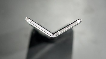 Chipset terkencang besutan Qualcomm itu dipadukan dengan RAM 12 GB. Foto: Sina Mobile