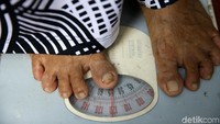 Pemeriksaan kesehatan tersebut dilakukan untuk memeriksa kondisi kesehatan para anggotanya yang telah berusia lanjut tersebut agar dapat terhindar maupun mendapatkan penanganan yang tepat jika muncul gejala-gejala penyakit maupun komplikasi penyakit yang dapat mengganggu kesehatan mereka.