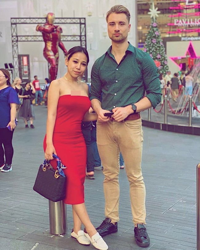 Untuk seorang gadis dengan standarnya, itu harus selalu tentang santapan. Belum lagi, pasangan Sara harus mampu menghujaninya dengan hadiah dan bunga sesering mungkin. Sara ingin dimanja, dan orang-orang Melayu tidak dapat menyediakan semua ini. Foto: Instagram