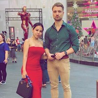 Untuk seorang gadis dengan standarnya, itu harus selalu tentang santapan. Belum lagi, pasangan Sara harus mampu menghujaninya dengan hadiah dan bunga sesering mungkin. Sara ingin dimanja, dan orang-orang Melayu tidak dapat menyediakan semua ini. Foto: Instagram