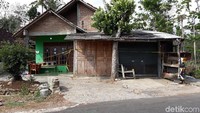 Kini suasana rumah yang dihuni Markino (47), warga asal Purworejo, Jawa Tengah itu tampak sepi.