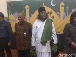 Setelah Ustaz Somad, Kini Giliran Gus Muwafiq Beri Tausiah di KPK
