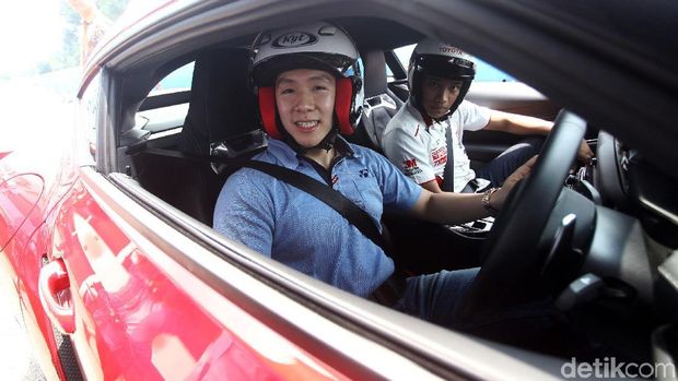 Atlet bulutangkis Marcus Gideon menjadi salah satu pembeli Toyota GR Supra di Indonesia. Marcus sempat menggeber Toyota GR Supra di Sirkuit Internasional Bogor.