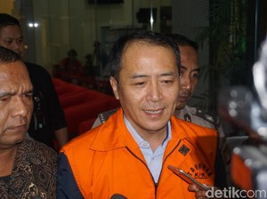 Bartholomeus Tersangka Kasus Meikarta Tolak Diambil Sampel Suara