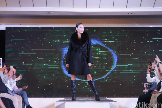 Di ajang Miss Universe 2019 yang akan berlangsung awal Desember mendatang di Atlanta, Georgia, AS, Frederika juga akan memakai baju musim dingin. (Foto: Mohammad Abduh/detikcom)