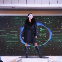 Di ajang Miss Universe 2019 yang akan berlangsung awal Desember mendatang di Atlanta, Georgia, AS, Frederika juga akan memakai baju musim dingin. (Foto: Mohammad Abduh/detikcom)