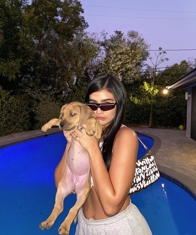 Baru-baru ini Tyga jalan bersama seorang wanita. Wanita yang disebut-sebut sebagai kekasih barunya itu adalah Ana Beatriz Boaretto. Mengejutkannya, perawakan Anna mirip Kylie Jenner.  Foto: Instagram