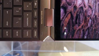 Layarnya ini sangat dibanggakan oleh HP karena mempunyai rasio screen to body yang mencapai 90%. Foto: detikINET/Anggoro Suryo Jati