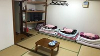 Pengunjung yang bersedia akan ditempatkan di kamar no. 8. Fasilitasnya cukup nyaman, apalagi dengan harga Rp 14 ribuan. (Asahi Ryokan)