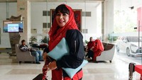 Sebelumnya, Yasri Yudha melaporkan Dewi ke Polda Metro Jaya. Laporan diterima dengan nomor laporan LB/7408/XI/2019/Dit. Reskrimum. Dalam surat, tertulis pelapor Yasri Yudha Yahya dan terlapor Dewi Tanjung.
