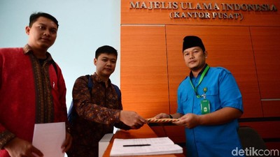 Pelapor Sukmawati Soekarnoputri Datangi Kantor MUI