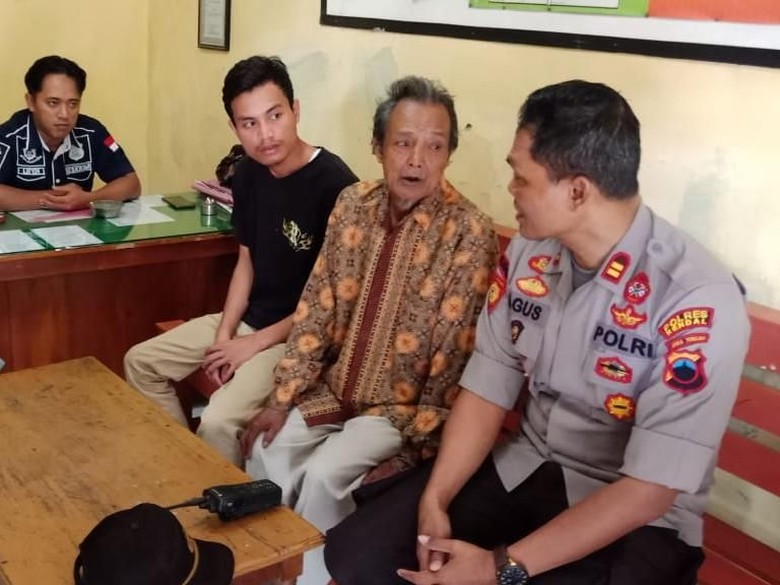 Durhaka! Cucu Tega Tendangi Kakek di Kendal Durhaka! Cucu Tega Tendangi Kakek di Kendal