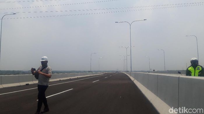 Tol Krian-Legundi-Bunder-Manyar (KLBM)/Foto: Hilda Meilisa Rinanda Tol Krian-Legundi-Bunder-Manyar (KLBM)/Foto: Hilda Meilisa Rinanda
