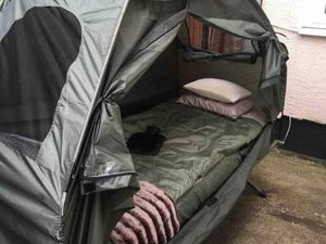 Wujud Penginapan Paling Murah di Inggris: Tenda & Jok Mobil