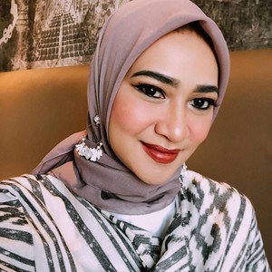 10 Fakta Angkie Yudistia, CEO Penyandang Disabilitas yang Jadi Stafsus Jokowi 10 Fakta Angkie Yudistia, CEO Penyandang Disabilitas yang Jadi Stafsus Jokowi