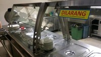 Atlet juga bisa menikmati makanan sehat selama tiga kali sehari. Makanan mereka juga dipantau oleh dr Ruth Ratna sebagai ahli gizi.